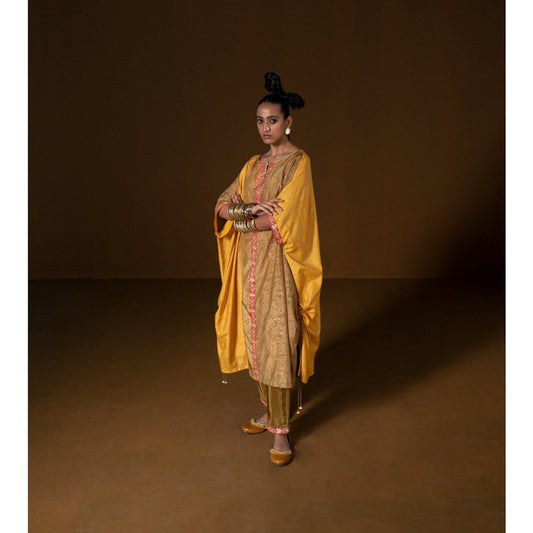 POOJA RAJGARHIA GUPTA Kasundi Kaftan (Set of 2)