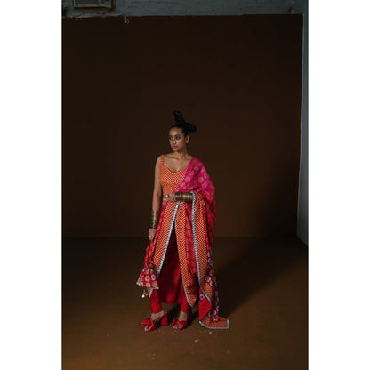 POOJA RAJGARHIA GUPTA Chakra Phool Saree Red and Pink with Stitched Blouse