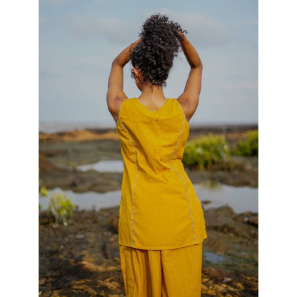 PRATHAA Women Yellow Cotton Solid Kurti with Pant