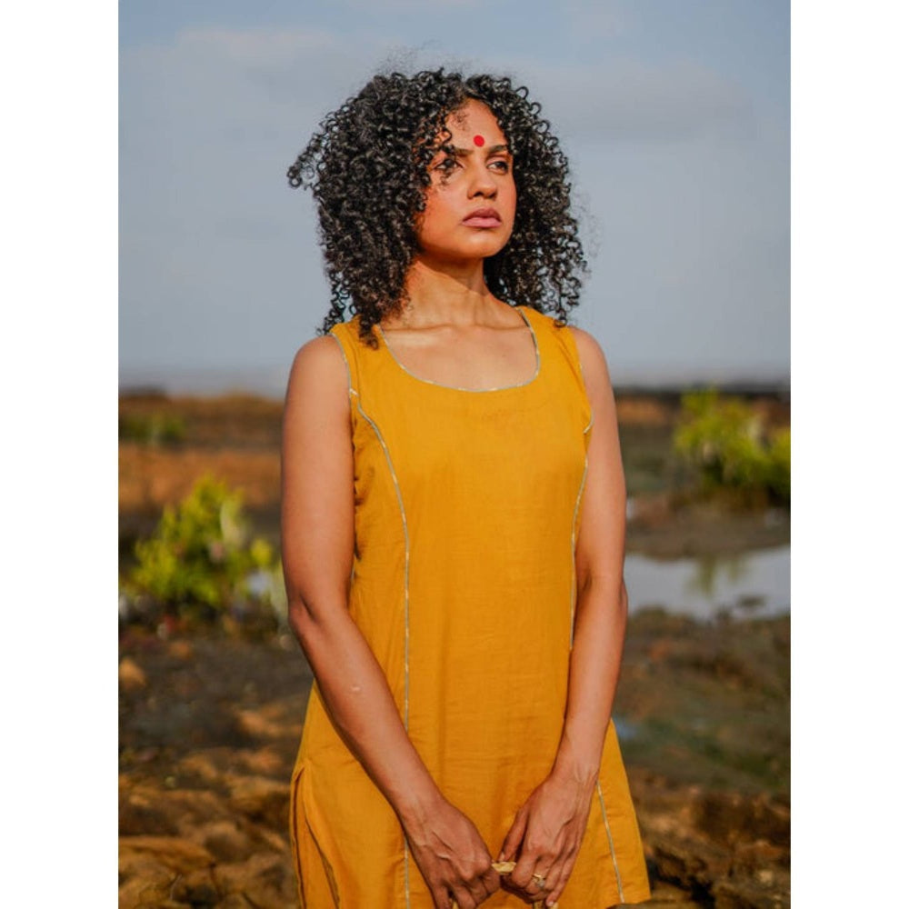 PRATHAA Women Yellow Cotton Solid Kurti with Pant