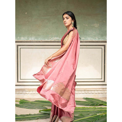 PRIYANKA RAAJIV Bhagwati Coral - Silk Banarasi Mashroo Saree with Unstitched Blouse