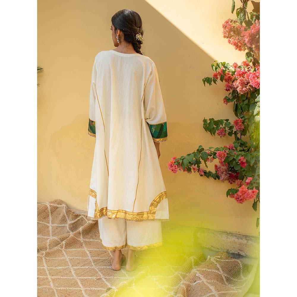 PRIYANKA RAAJIV Zoran - Ivory Upcycled Patchwork Kurta (Set of 2)