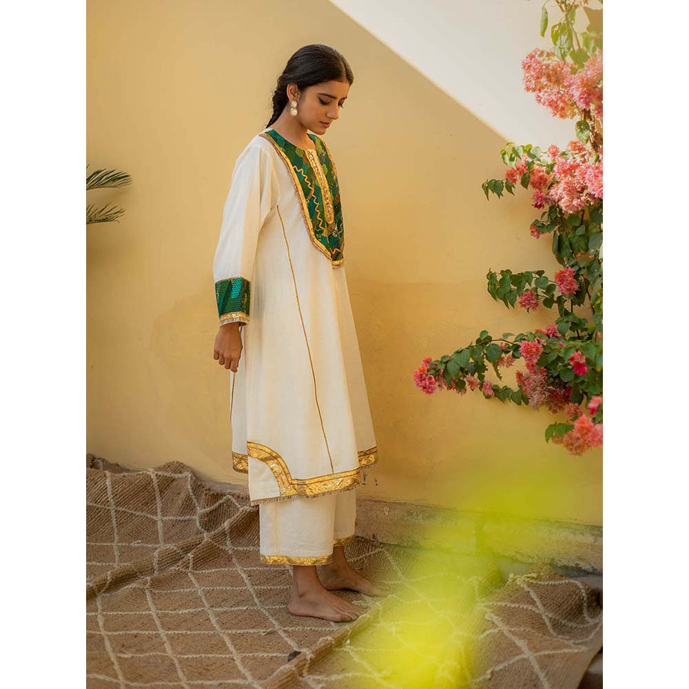 PRIYANKA RAAJIV Zoran - Ivory Upcycled Patchwork Kurta (Set of 2)