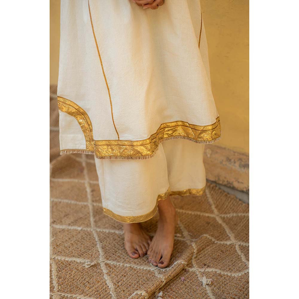 PRIYANKA RAAJIV Zoran - Ivory Upcycled Patchwork Kurta (Set of 2)