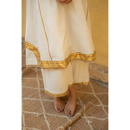 PRIYANKA RAAJIV Zoran - Ivory Upcycled Patchwork Kurta (Set of 2)