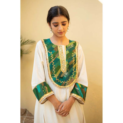 PRIYANKA RAAJIV Zoran - Ivory Upcycled Patchwork Kurta (Set of 2)