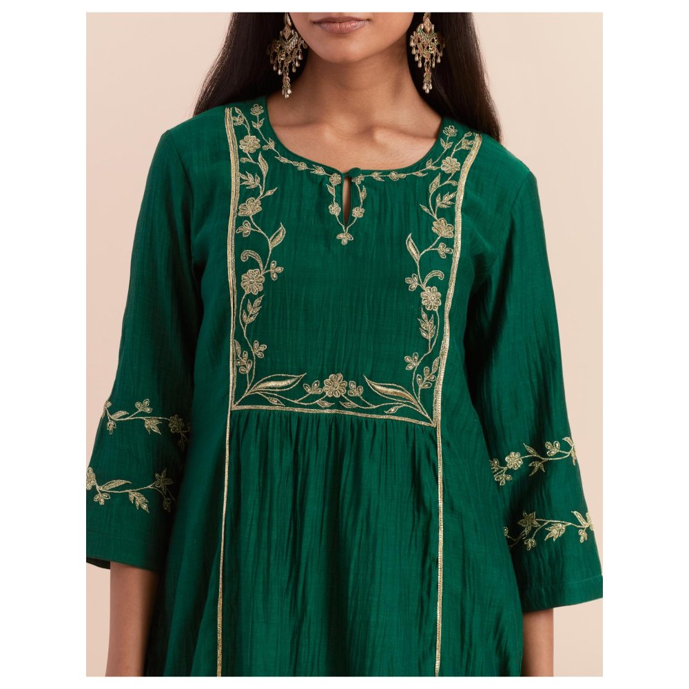 Priya Chaudhary Green Embroidered Kurta with Pant and Dupatta (Set of 3)