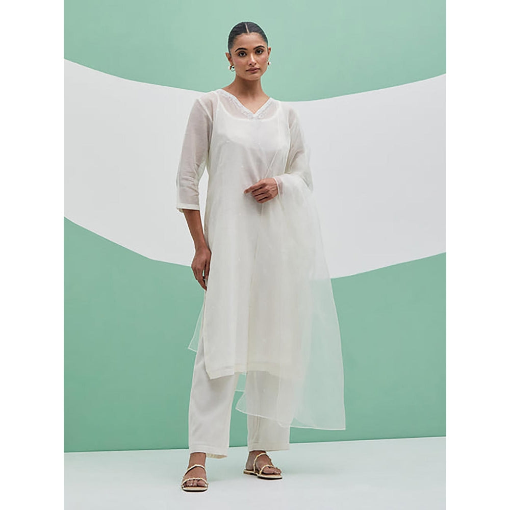 Priya Chaudhary White Chanderi Organza Kurta With Pant And Dupatta