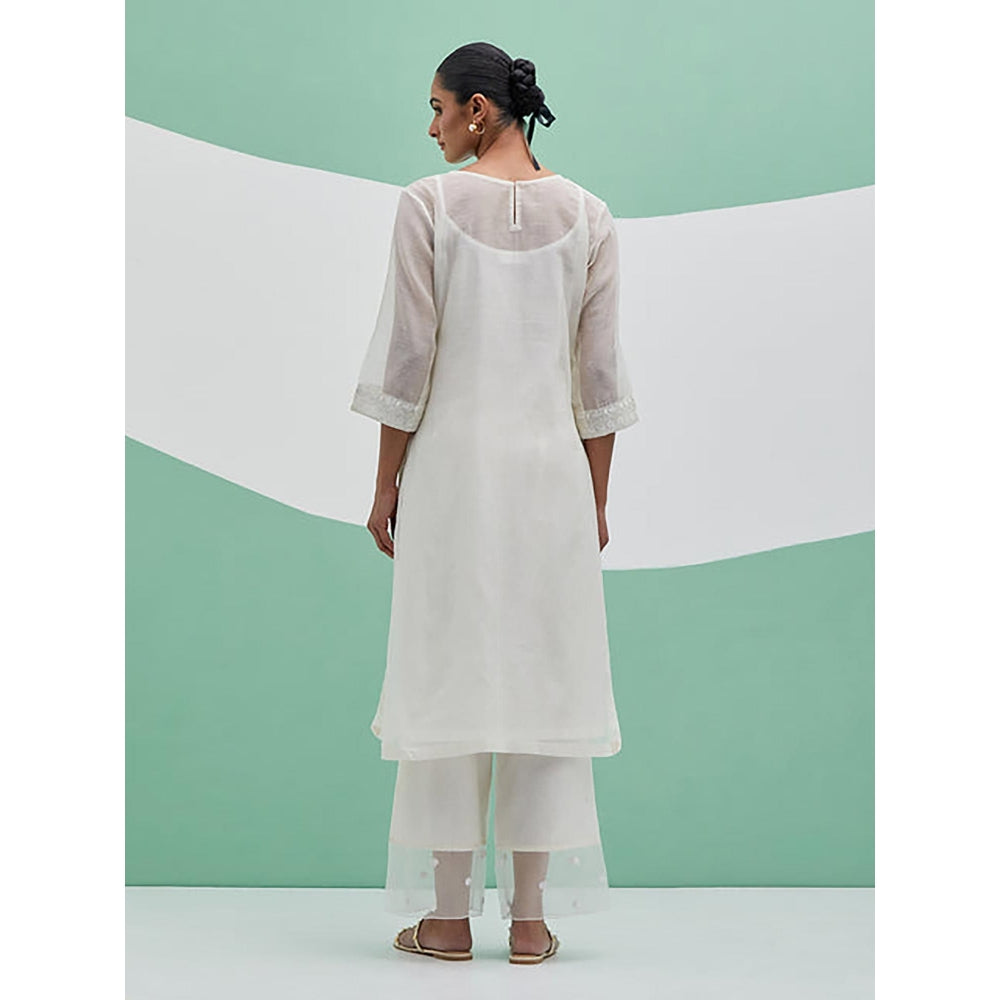 Priya Chaudhary White Chanderi Organza Kurta With Pant And Dupatta