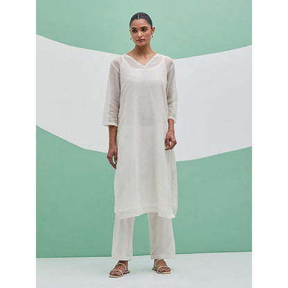 Priya Chaudhary White Chanderi Organza Kurta With Pant And Dupatta