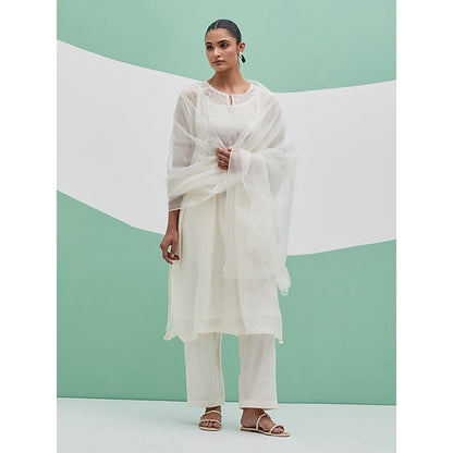 Priya Chaudhary White Chanderi Organza Kurta With Pant And Dupatta