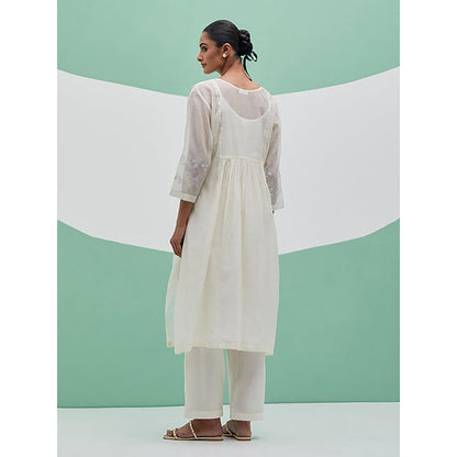 Priya Chaudhary White Chanderi Organza Kurta With Pant And Dupatta