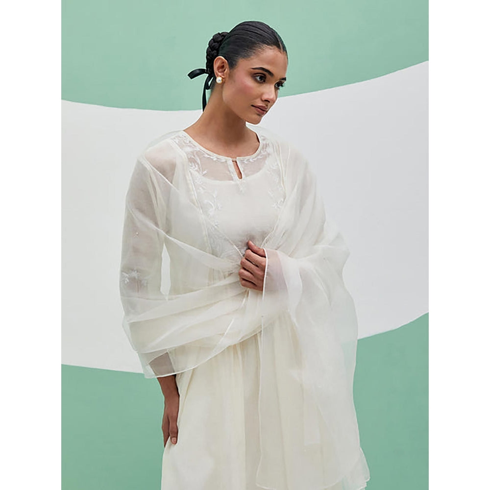 Priya Chaudhary White Chanderi Organza Kurta With Pant And Dupatta