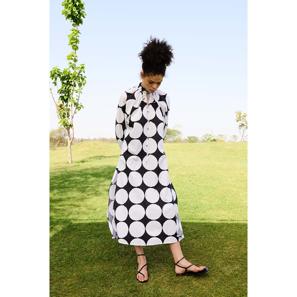Raas Life Black & White Daisy Printed Dress