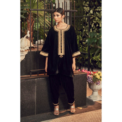 Ranian All Black Velvet Kurta and Salwar (Set of 2)