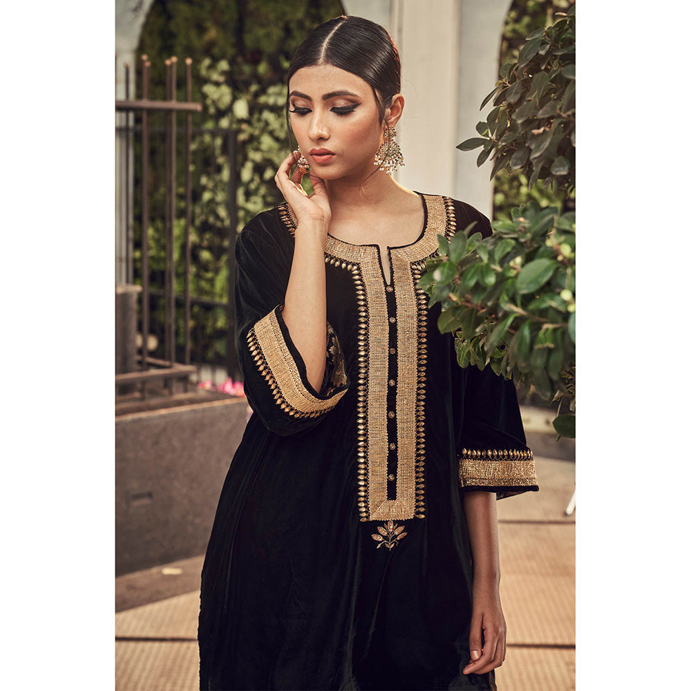 Ranian All Black Velvet Kurta and Salwar (Set of 2)