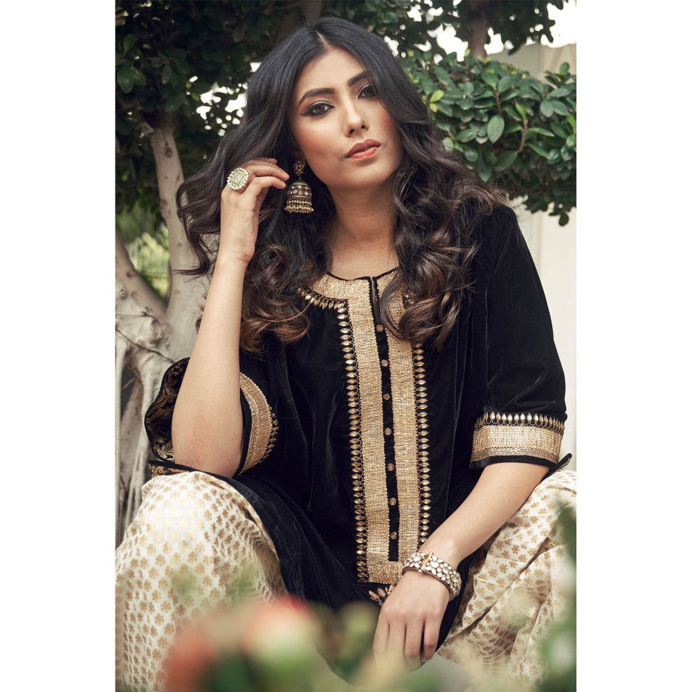 Ranian Black Velvet Kurta with Salwar (Set of 2)