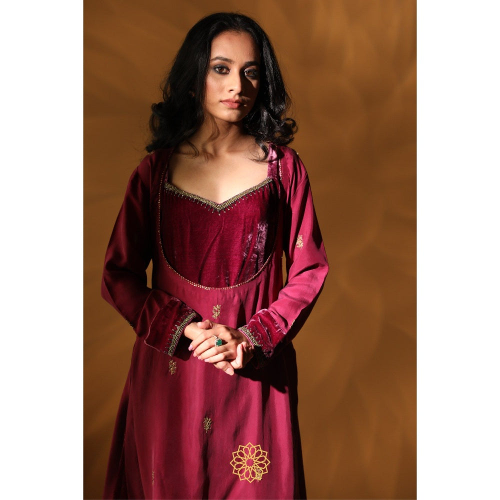 Rhua India Pink Nazreen Straight Kurta with Pant and Dupatta (Set of 3)