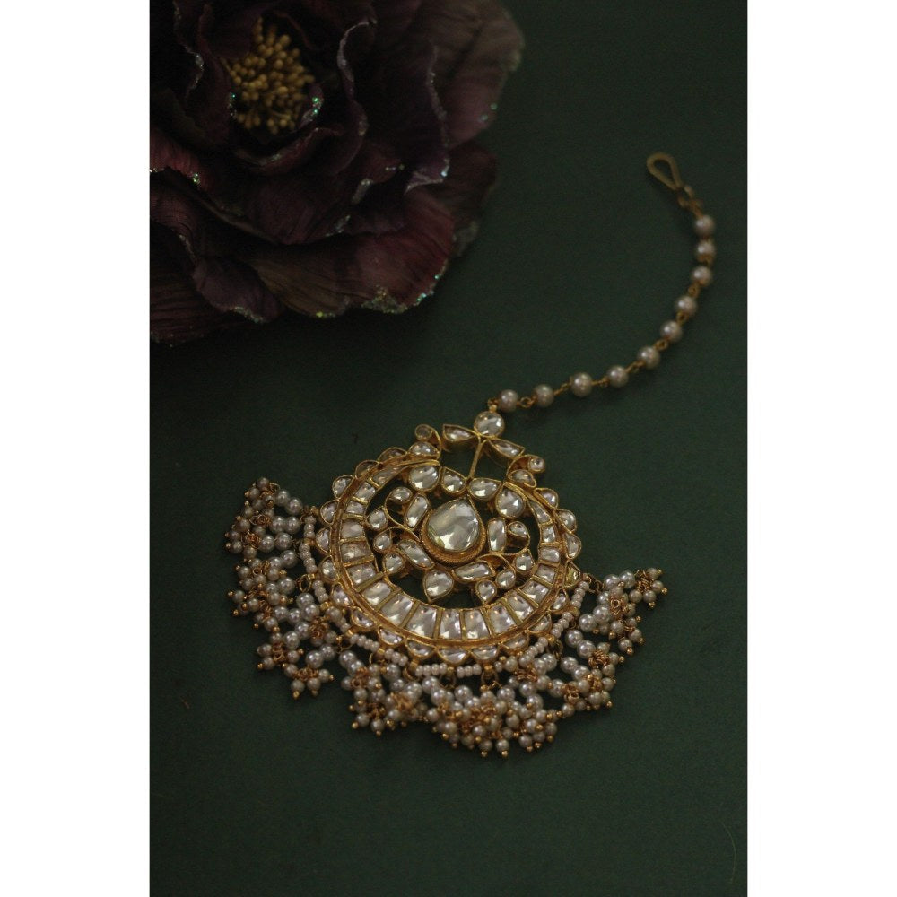 RIANA JEWELLERY Women Gold Plated Pearl And Jadtar Studded Maang Tikka