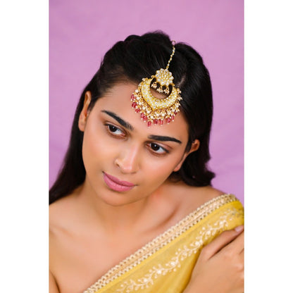 RIANA JEWELLERY Pan Shape Unique Maang Tikka With Rose Pink Drops