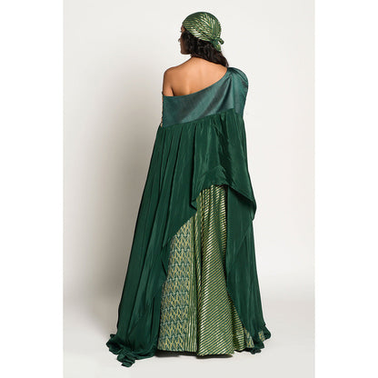 RISHI & VIBHUTI Rukhsar Cape Lehenga (Set of 2)