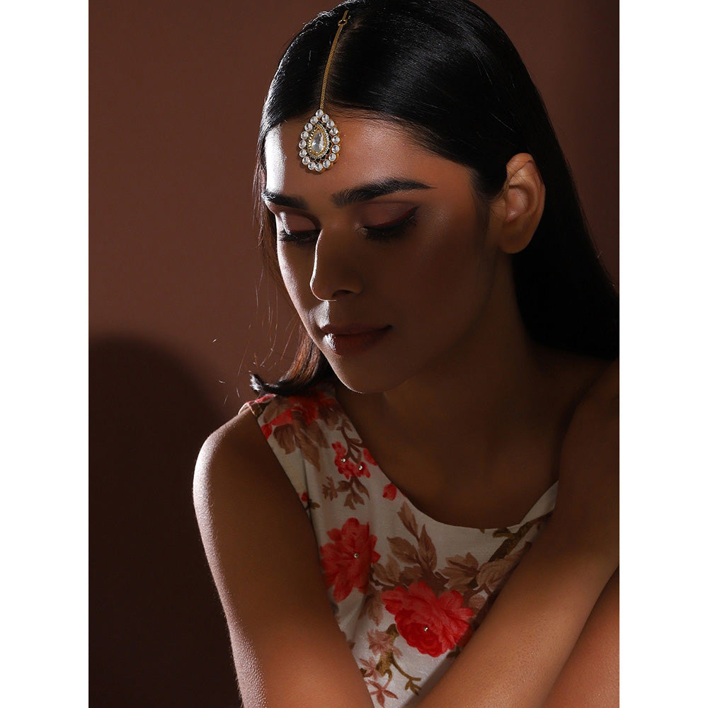 Ritu Singh Teardrop Kundan Maang Tikka