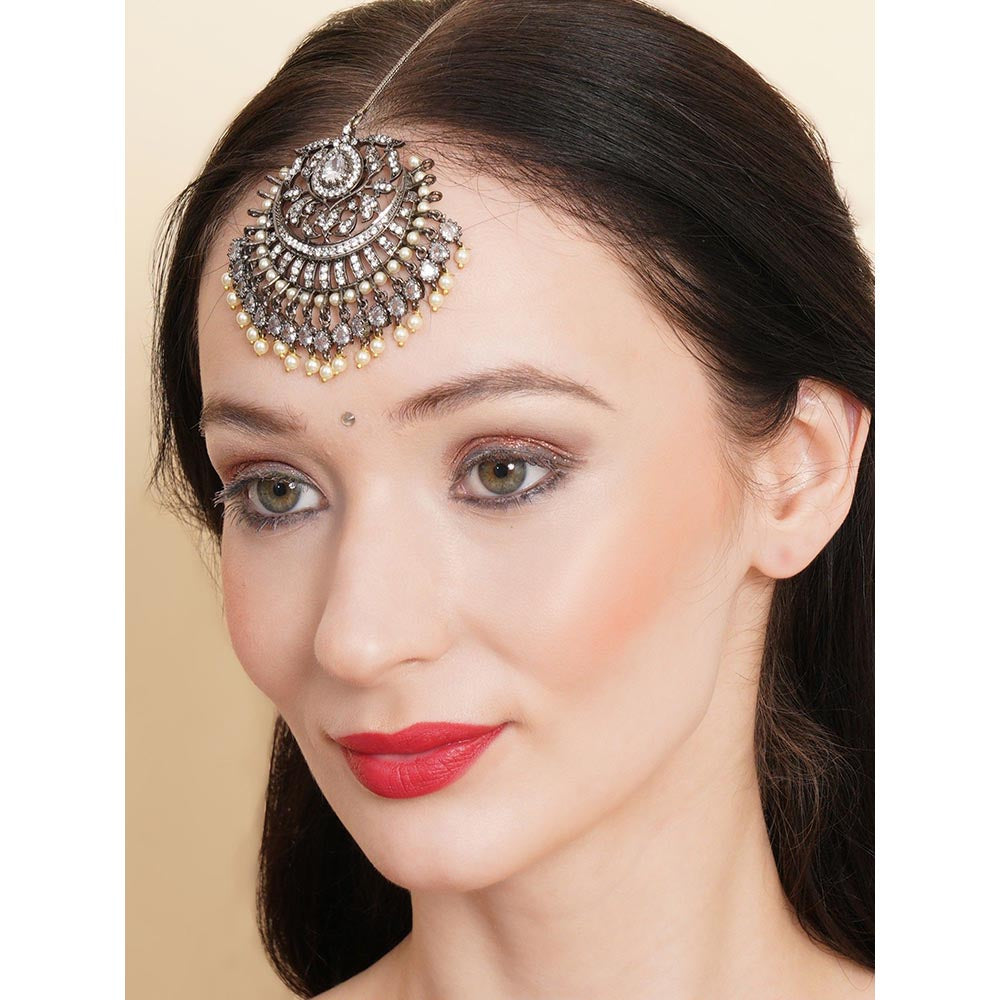Ritu Singh Oversized Diamond Maang Tikka