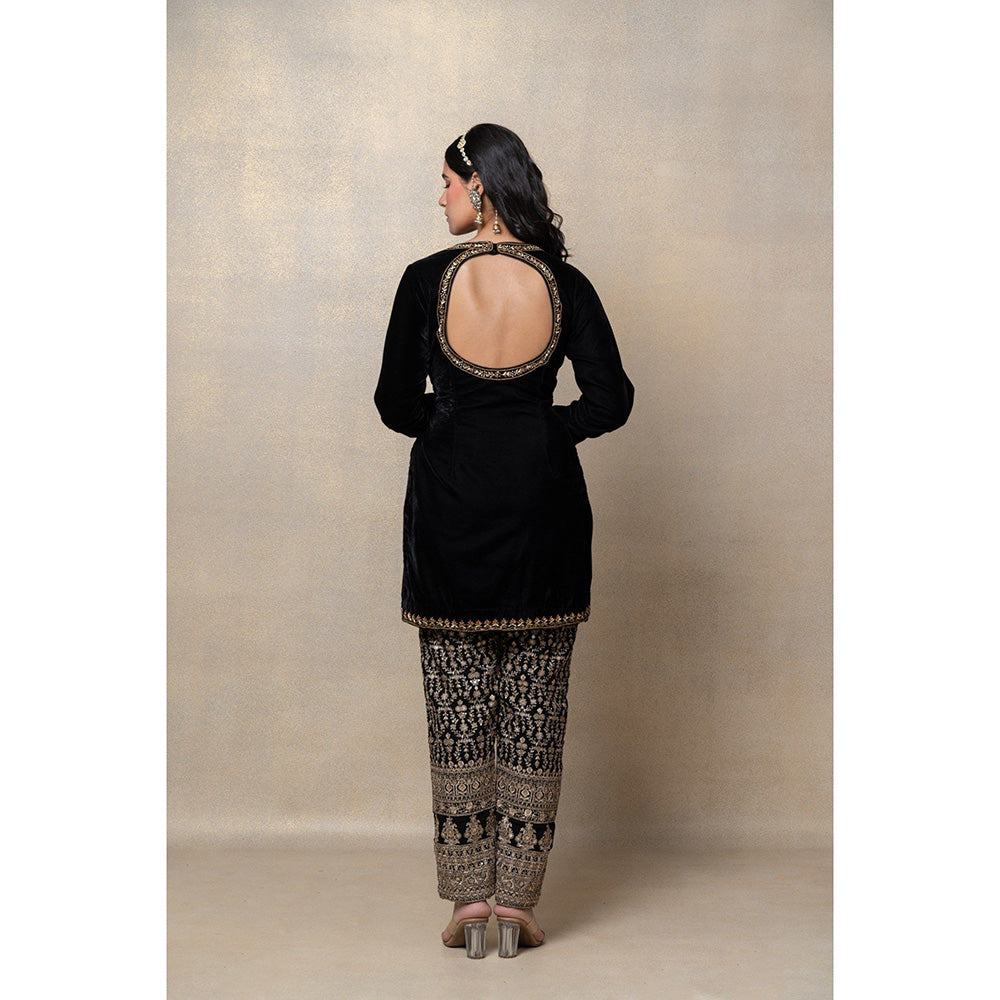 RIYAASAT Onyx Black Velvet Zari Embroidered Kurti with Pant and Dupatta (Set of 3)