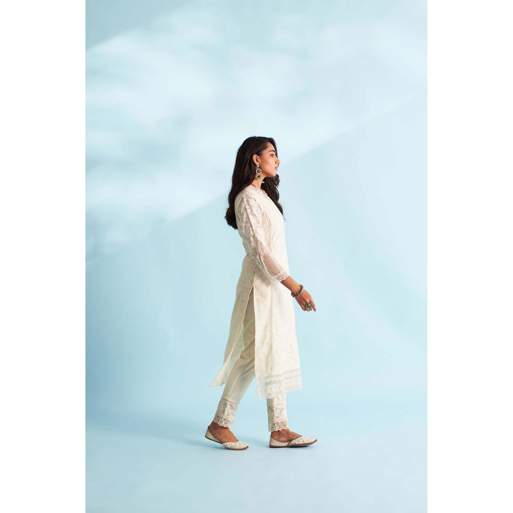 Roze Zaira Off White Kurta with Pant and Dupatta (Set of 3)