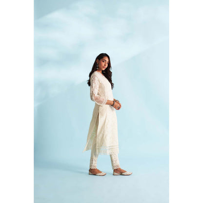 Roze Zaira Off White Kurta with Pant and Dupatta (Set of 3)