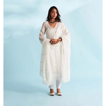 Roze Naira White Kurta with Pant and Dupatta (Set of 3)