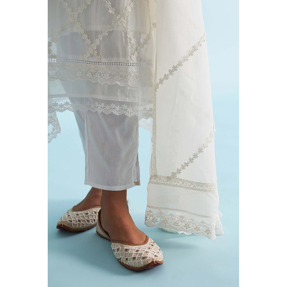 Roze Naira White Kurta with Pant and Dupatta (Set of 3)