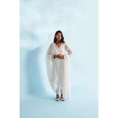 Roze Naira White Kurta with Pant and Dupatta (Set of 3)
