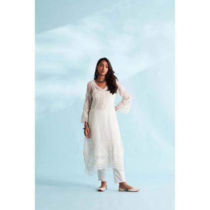 Roze Naira White Kurta with Pant and Dupatta (Set of 3)
