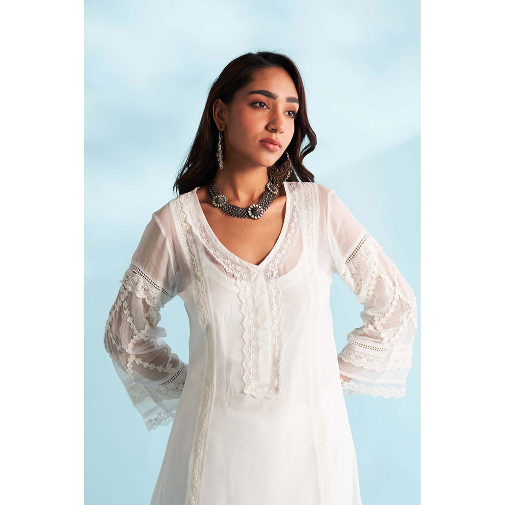 Roze Naira White Kurta