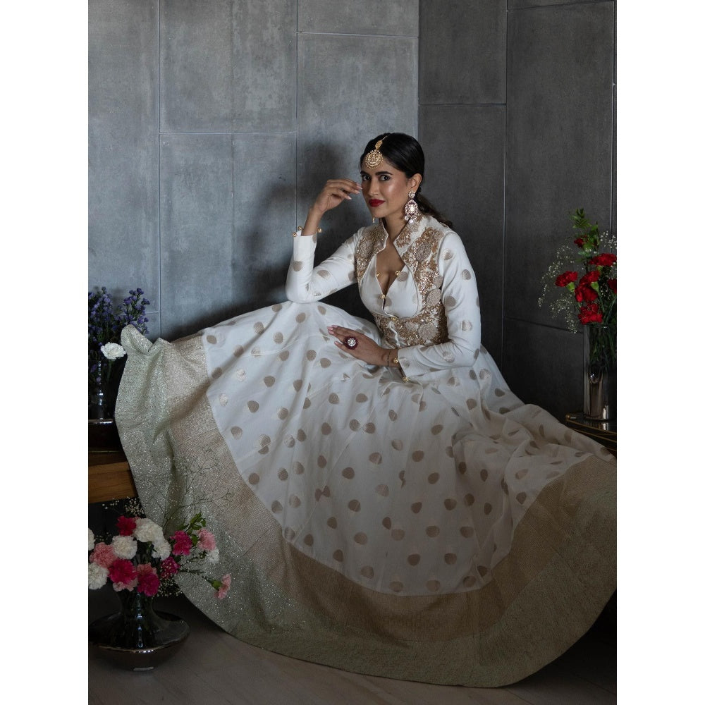 Rozina An Off White Anarkali With A Koti And A Ruffled Dupatta (Set Of 3)