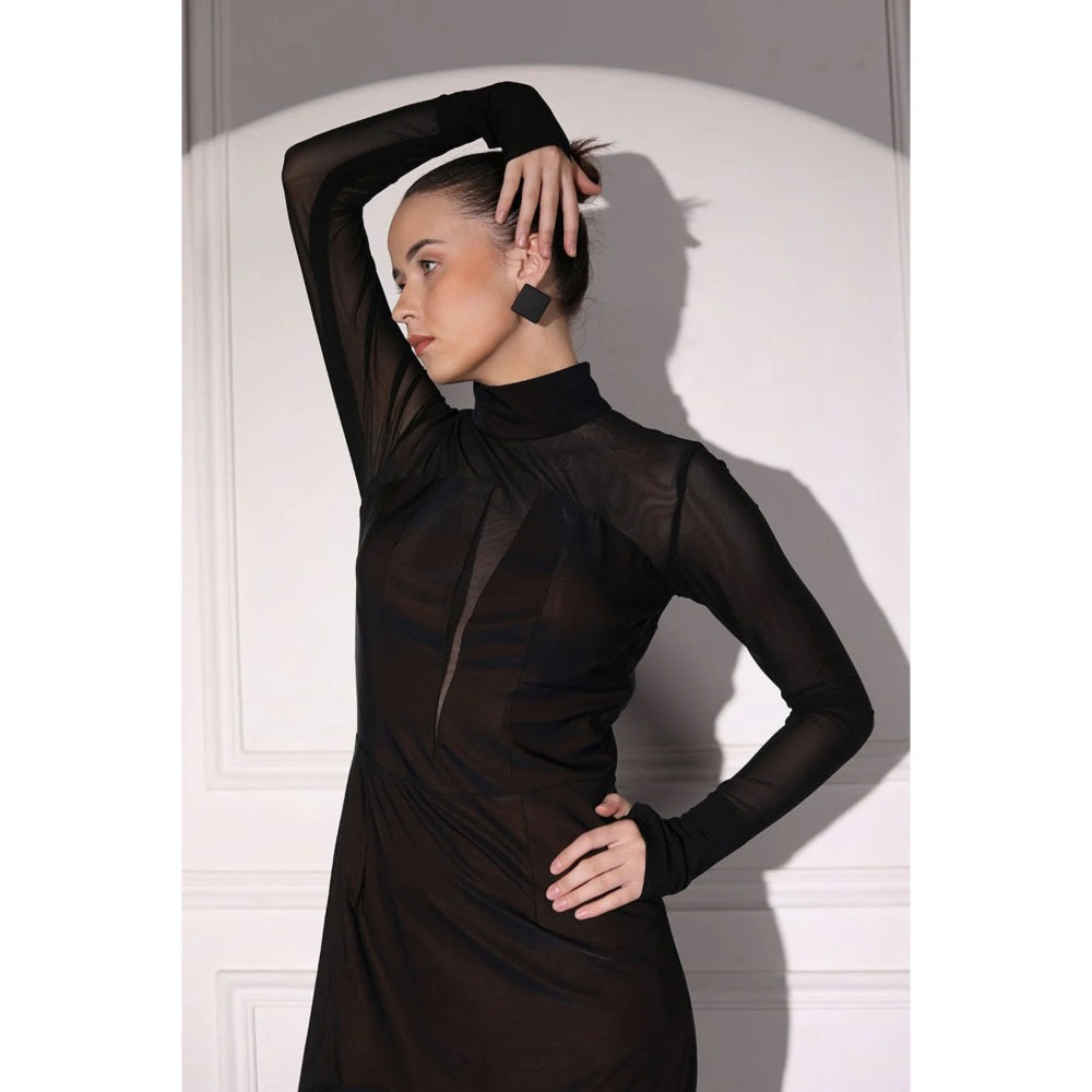 Ruhm Elegant Black High-Neck Sleeveless Dress