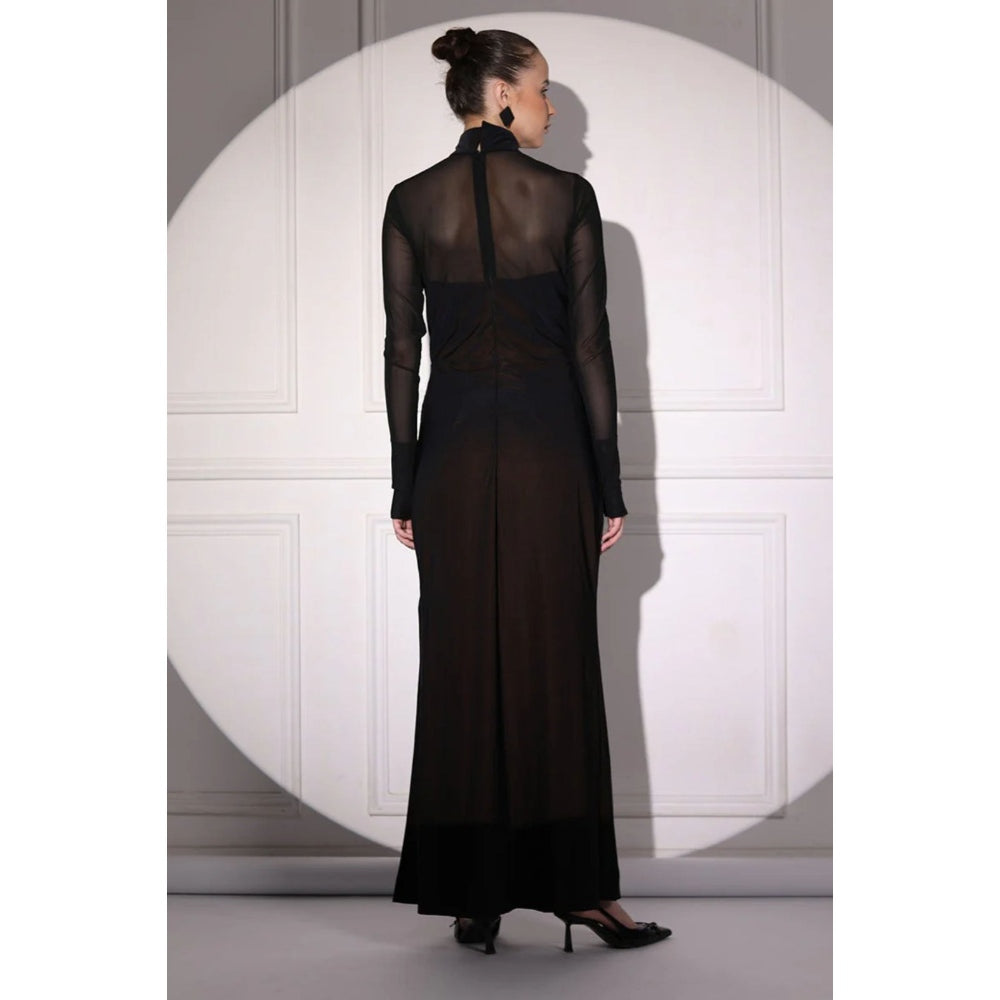 Ruhm Elegant Black High-Neck Sleeveless Dress