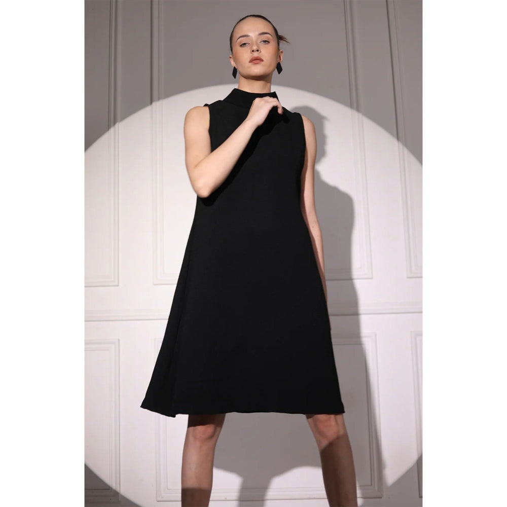 Ruhm Black Minimalist High-Neck Sleeveless Dress