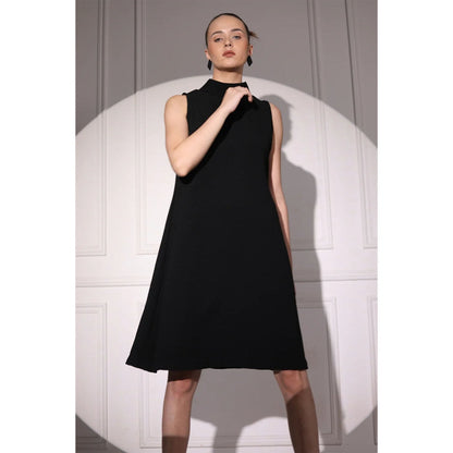 Ruhm Black Minimalist High-Neck Sleeveless Dress