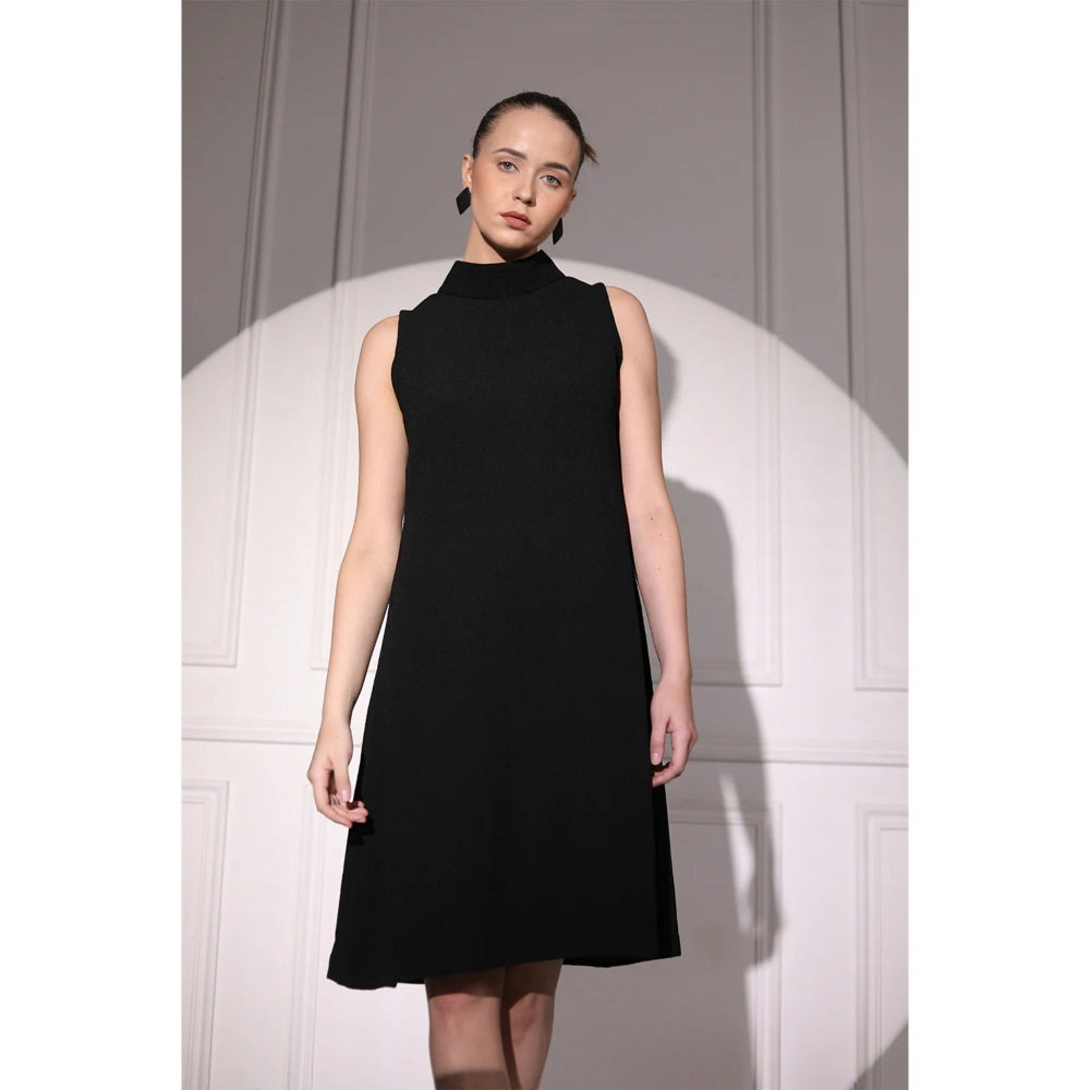 Ruhm Black Minimalist High-Neck Sleeveless Dress