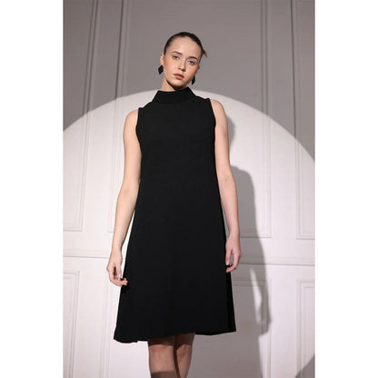 Ruhm Black Minimalist High-Neck Sleeveless Dress