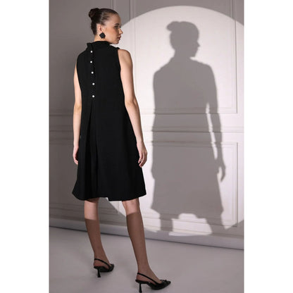 Ruhm Black Minimalist High-Neck Sleeveless Dress