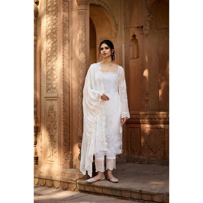 Saanjh by Lea Qadira White Organza Floral Kurta with Pant and Dupatta