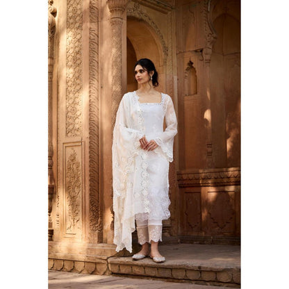Saanjh by Lea Qadira White Organza Floral Kurta with Pant and Dupatta