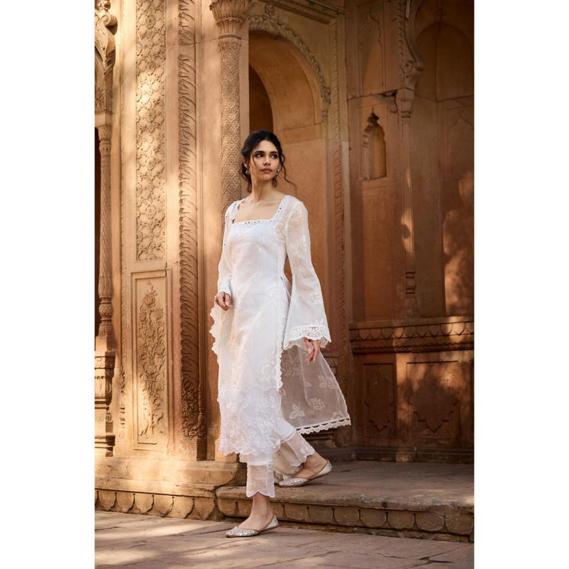 Saanjh by Lea Qadira White Organza Floral Kurta with Pant and Dupatta