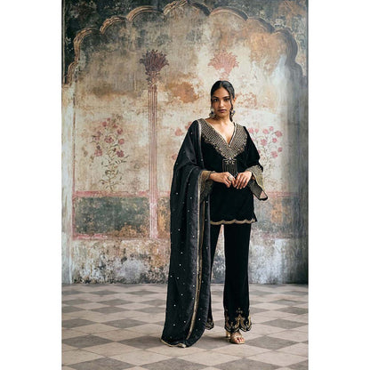 Saanjh by Lea Asmaira Black Hand-Embroidered Velvet Kurta With Pant And Dupatta