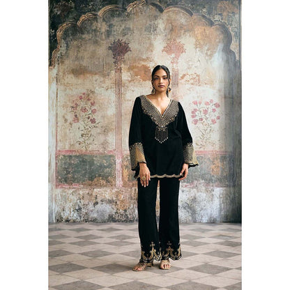 Saanjh by Lea Asmaira Black Hand-Embroidered Velvet Kurta With Pant And Dupatta