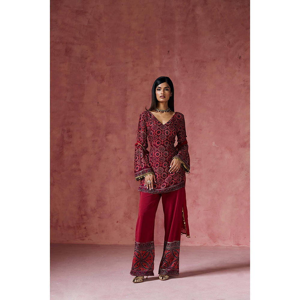 Saanjh by Lea Aishwarya Ajrakh Print Kurta with Pant & Dupatta