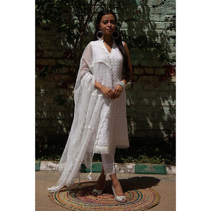 Saatvikei Kesar - Ivory Sleeveless Kurta with Pant and Dupatta (Set of 3)